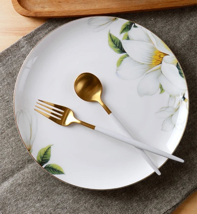 Assiette en bone china 10 pouces avec bordure dorée - Assiette de service motif floral pour buffet et repas - Cuisine Chez Nadine
