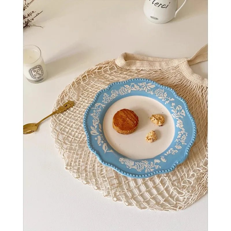Assiette en Céramique avec Motif Dentelle Style Palace - Assiette à Dessert et Cuisine Occidentale Gaufrée Nordique - Cuisine Chez Nadine