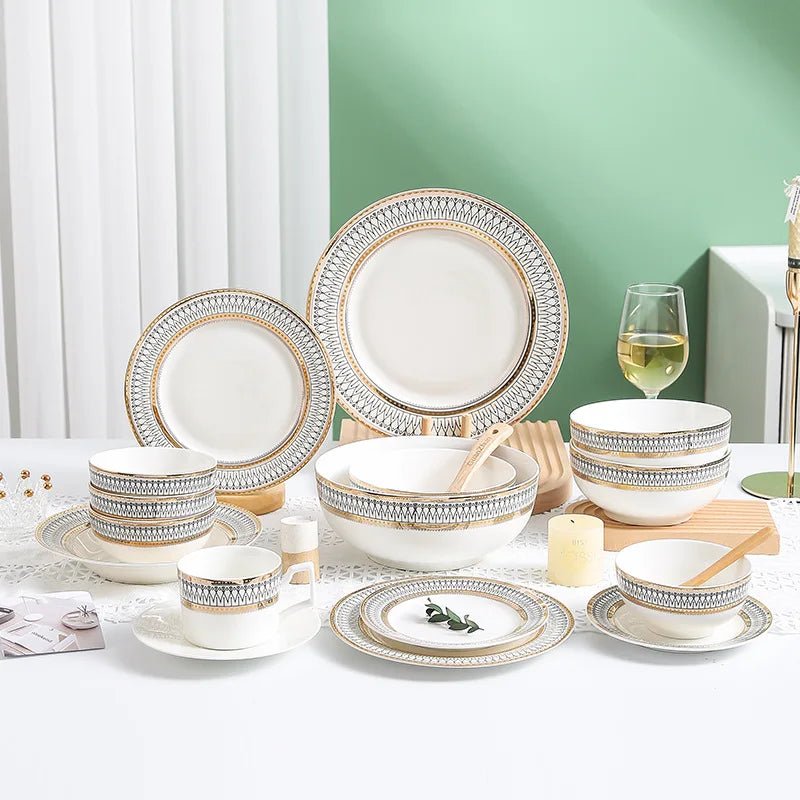 Assiette en céramique nordique avec bordure dorée - Motif géométrique pour cuisine occidentale et steaks - Cuisine Chez Nadine