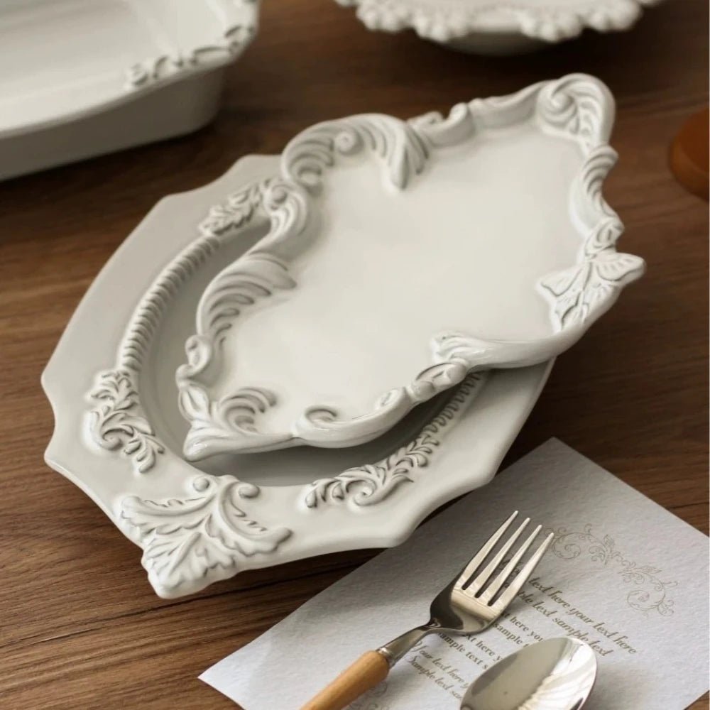 Assiette en porcelaine vintage française délicate et élégante avec dentelle en relief - Cuisine Chez Nadine