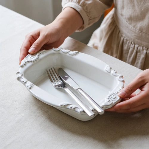 Assiette en porcelaine vintage française délicate et élégante avec dentelle en relief - Cuisine Chez Nadine