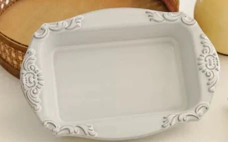 Assiette en porcelaine vintage française délicate et élégante avec dentelle en relief - Cuisine Chez Nadine