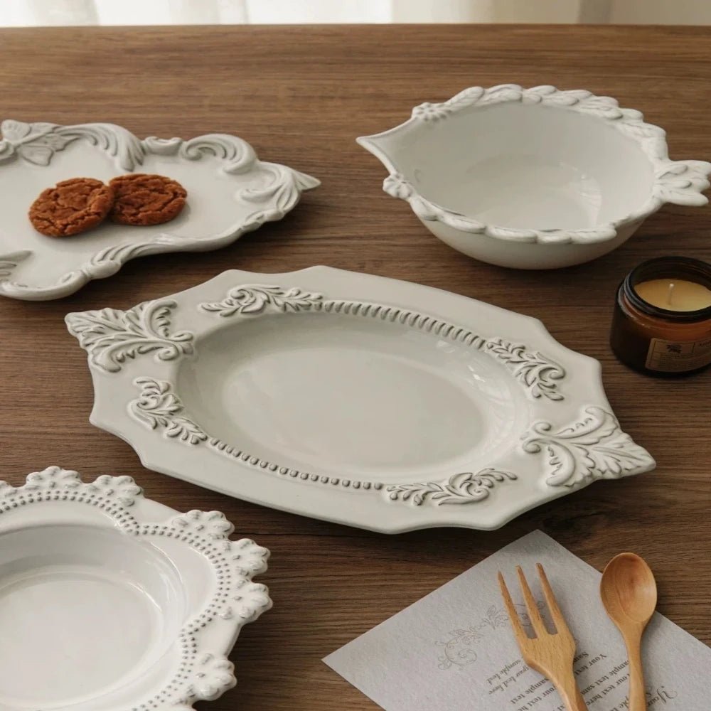 Assiette en porcelaine vintage française délicate et élégante avec dentelle en relief - Cuisine Chez Nadine