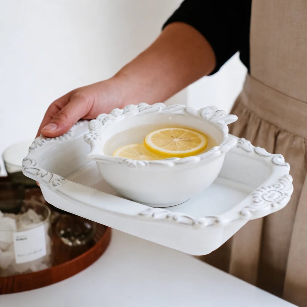 Assiette en porcelaine vintage française délicate et élégante avec dentelle en relief - Cuisine Chez Nadine