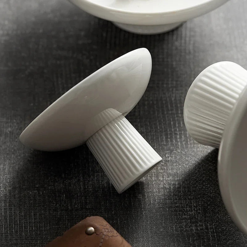 Assiette sur pied en céramique style japonais - Plateau à fruits et collations pour bureau, thé et restaurant - Cuisine Chez Nadine