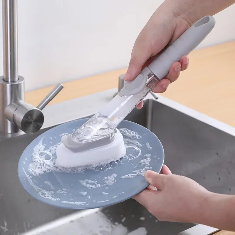 Brosse de Nettoyage à Manche Long avec Distributeur de Savon - Éponge pour Vaisselle - Cuisine Chez Nadine
