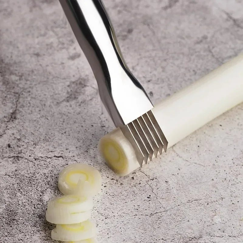 Couteau à Oignons Verts avec Poignée Courbée en Acier Inoxydable - Hachoir Rapide pour Aliments et Légumes - Cuisine Chez Nadine