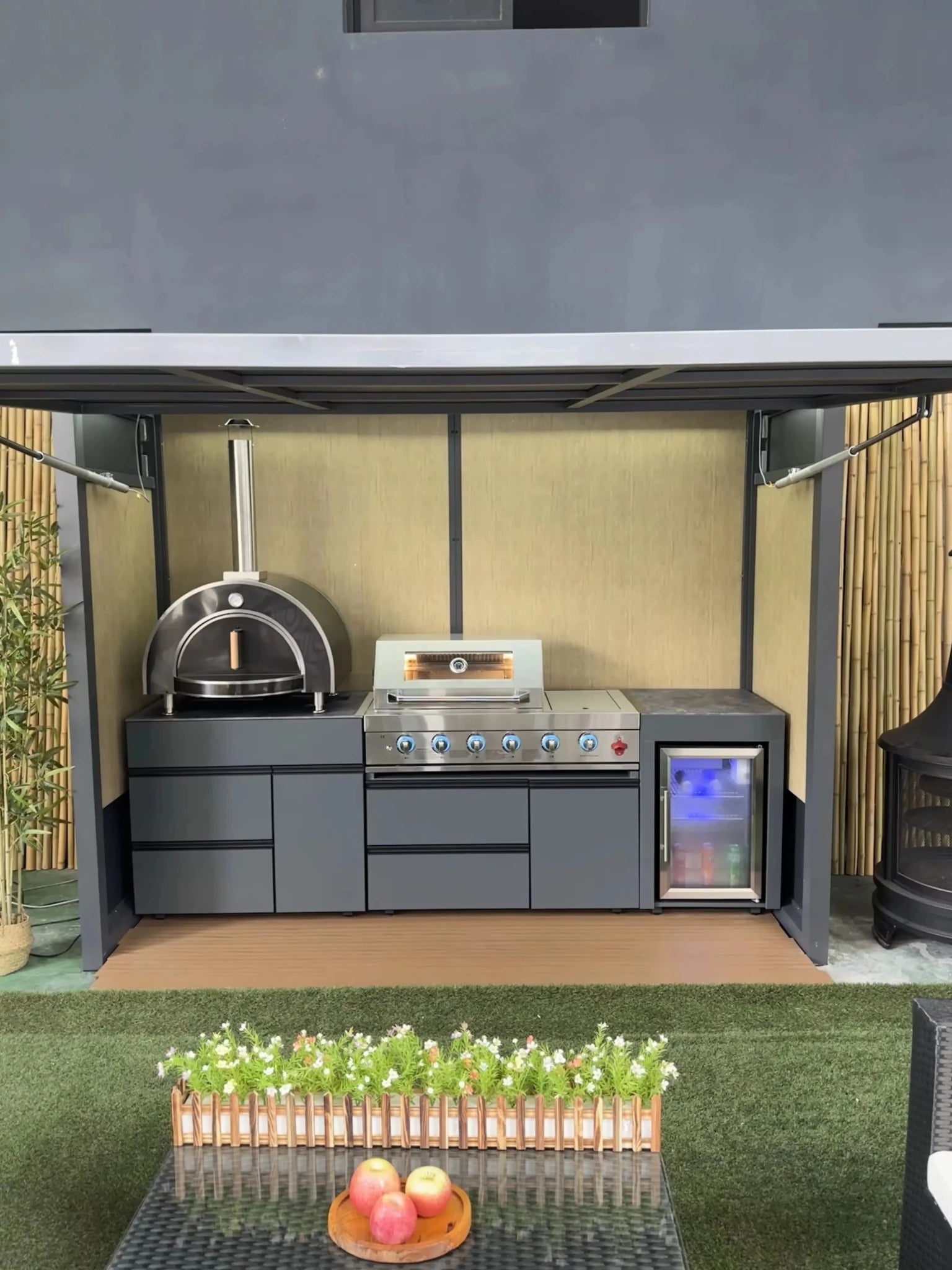 Cuisine Extérieure BBQ Complète Personnalisable - Avec Réfrigérateur, Évier, Armoires de Rangement et Porte Rétractable - Cuisine Chez Nadine