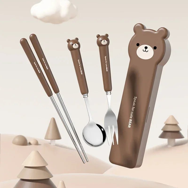 Ensemble Couverts Portables avec Étui Cartoon - Fourchette, Cuillère et Baguettes en Acier Inoxydable Réutilisables pour Voyage - Cuisine Chez Nadine