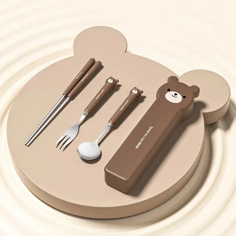Ensemble Couverts Portables avec Étui Cartoon - Fourchette, Cuillère et Baguettes en Acier Inoxydable Réutilisables pour Voyage - Cuisine Chez Nadine