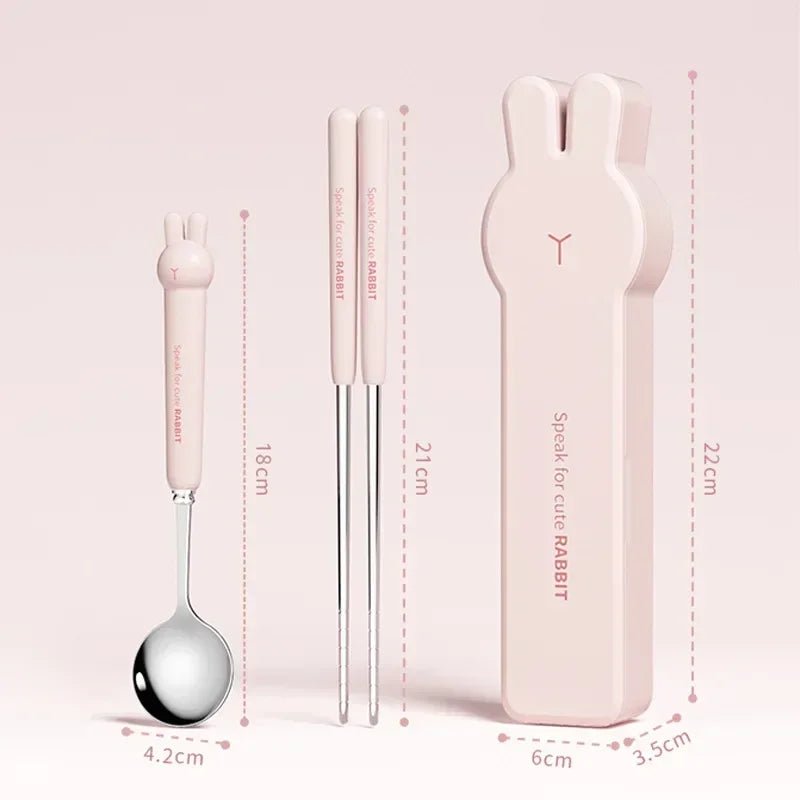 Ensemble Couverts Portables avec Étui Cartoon - Fourchette, Cuillère et Baguettes en Acier Inoxydable Réutilisables pour Voyage - Cuisine Chez Nadine
