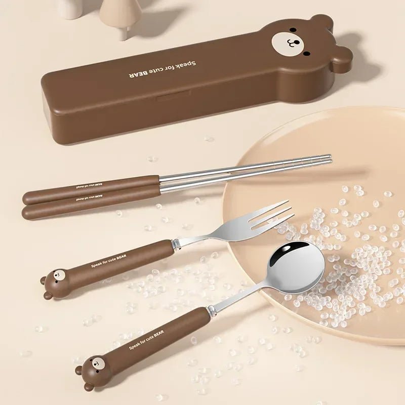 Ensemble Couverts Portables avec Étui Cartoon - Fourchette, Cuillère et Baguettes en Acier Inoxydable Réutilisables pour Voyage - Cuisine Chez Nadine