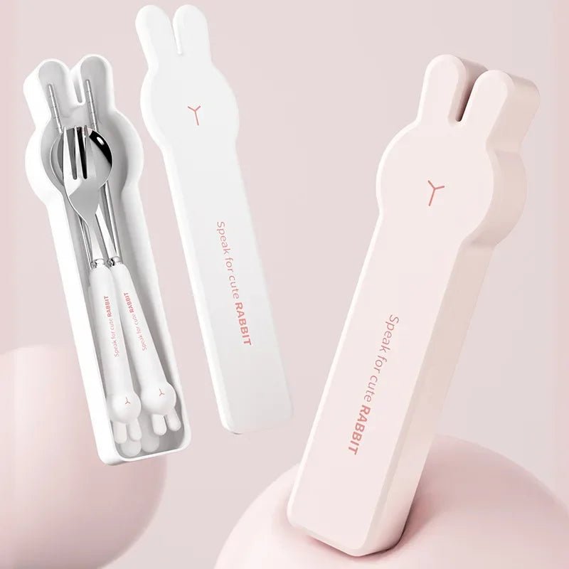 Ensemble Couverts Portables avec Étui Cartoon - Fourchette, Cuillère et Baguettes en Acier Inoxydable Réutilisables pour Voyage - Cuisine Chez Nadine