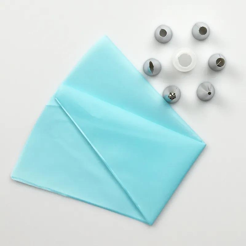 Ensemble de 8 poches à douille en silicone avec 6 embouts en acier inoxydable - Kit de décoration de gâteaux - Cuisine Chez Nadine