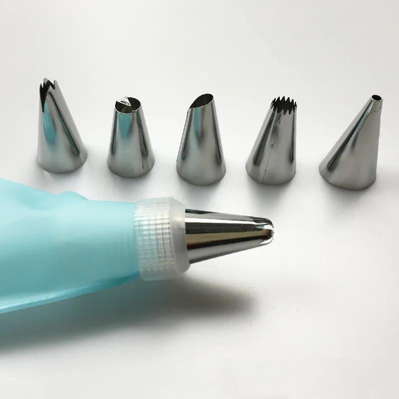 Ensemble de 8 poches à douille en silicone avec 6 embouts en acier inoxydable - Kit de décoration de gâteaux - Cuisine Chez Nadine