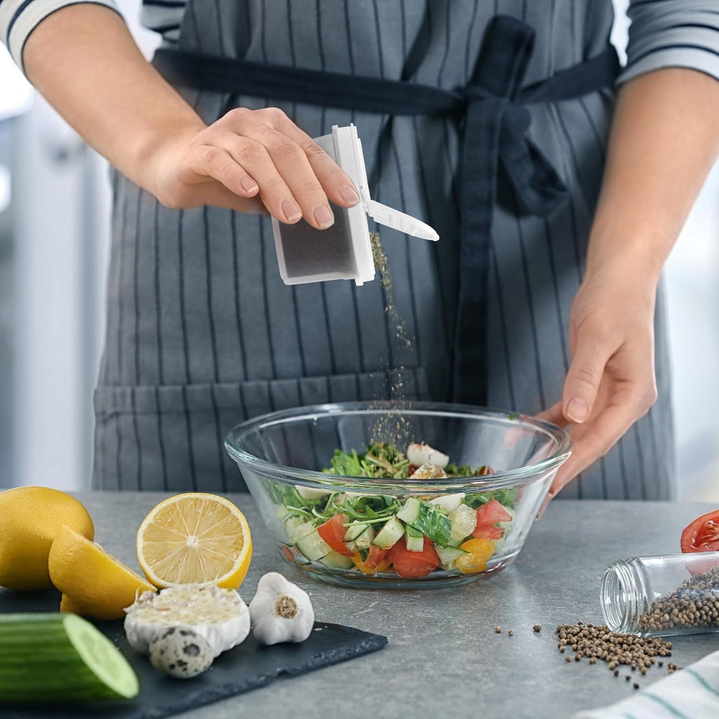 Ensemble de 8 pots à épices SIGNORA WARE hermétiques avec couvercles double fonction - Cuisine Chez Nadine