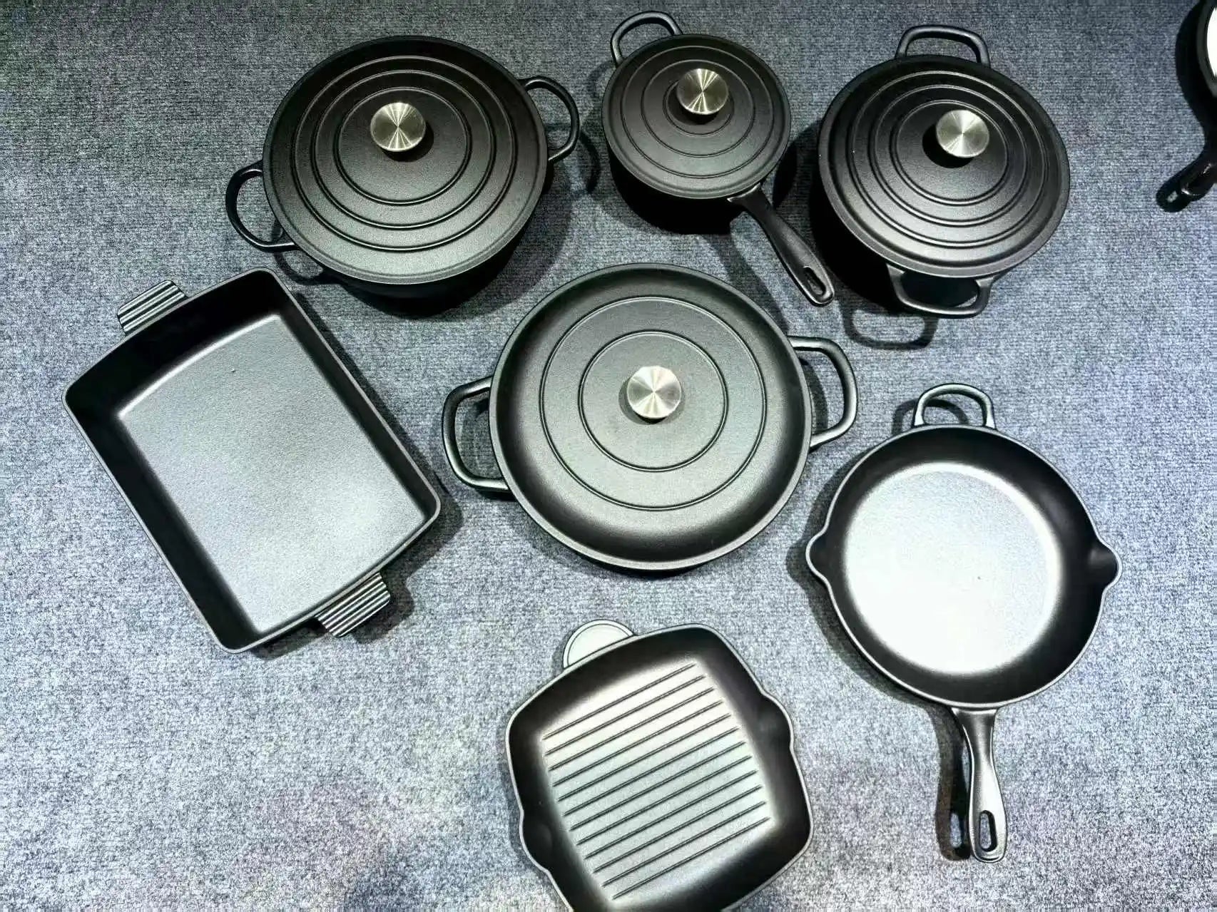 Ensemble de batterie de cuisine en fonte émaillée 7 pièces - Antiadhésif - Poêles, casseroles et couvercles - Pour gaz et induction - Usage domestique et professionnel - Cuisine Chez Nadine