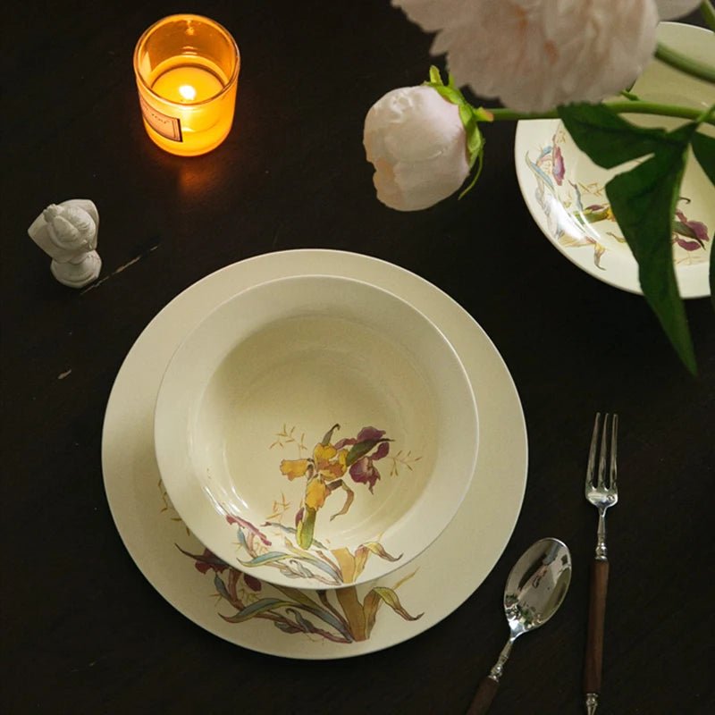 Ensemble de vaisselle en céramique motif iris français - Assiettes, bols à soupe et dessert pour cuisine gastronomique - Cuisine Chez Nadine