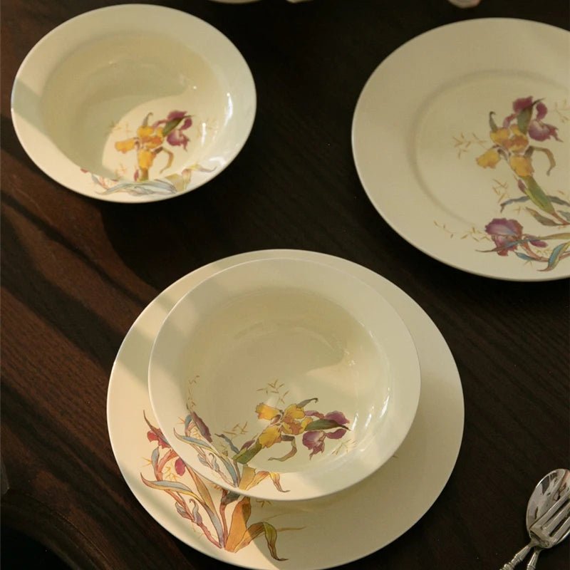 Ensemble de vaisselle en céramique motif iris français - Assiettes, bols à soupe et dessert pour cuisine gastronomique - Cuisine Chez Nadine