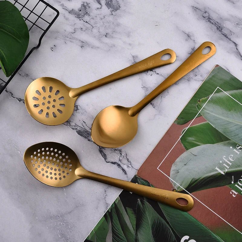 Ensemble d'Ustensiles de Cuisine en Acier Inoxydable - 6 Pièces Doré Style Coréen avec Spatule, Cuillères à Soupe et Fondue - Cuisine Chez Nadine