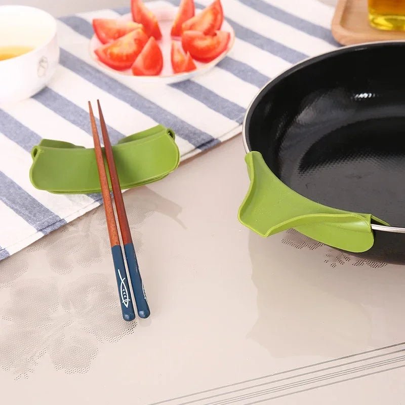Entonnoir de Cuisine en Silicone avec Bord Anti - Éclaboussures et Bec Verseur - Outil de Versement Anti - Renversement - Cuisine Chez Nadine