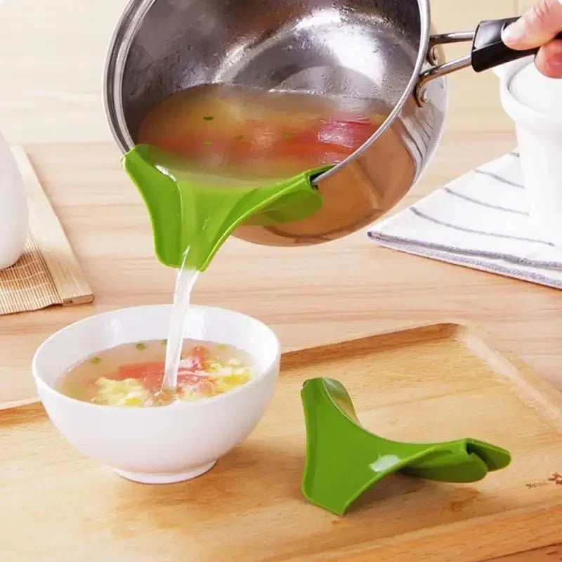 Entonnoir de Cuisine en Silicone avec Bord Anti - Éclaboussures et Bec Verseur - Outil de Versement Anti - Renversement - Cuisine Chez Nadine