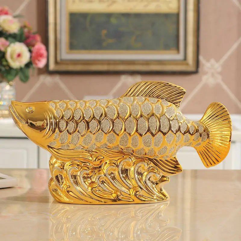 Figurine Décorative en Céramique Poisson Arowana Doré - Objet d'Art pour Décoration Maison et Mariage - Cuisine Chez Nadine