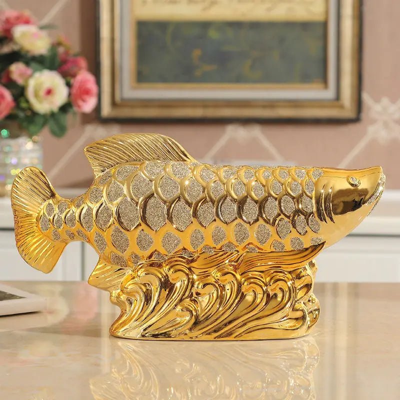 Figurine Décorative en Céramique Poisson Arowana Doré - Objet d'Art pour Décoration Maison et Mariage - Cuisine Chez Nadine