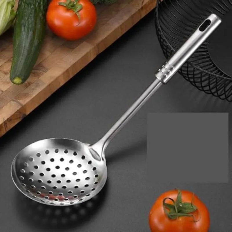 Grande Passoire en Acier Inoxydable - Ustensile de Cuisine Professionnel avec Poignée Ergonomique - Cuisine Chez Nadine