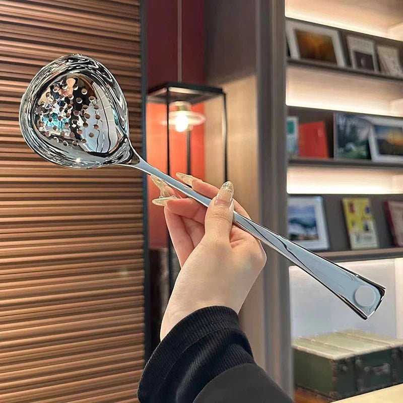 Louche à Soupe en Acier Inoxydable avec Long Manche - Cuillère Créative pour Hot Pot, Restaurant et Cuisine Maison - Cuisine Chez Nadine