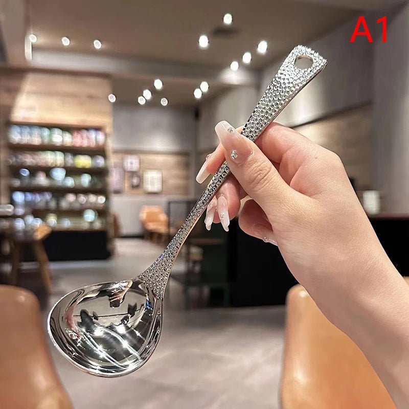 Louche à Soupe en Acier Inoxydable avec Long Manche - Cuillère Créative pour Hot Pot, Restaurant et Cuisine Maison - Cuisine Chez Nadine