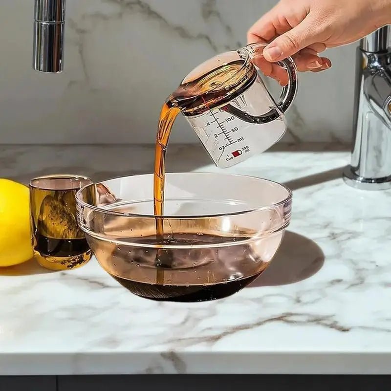 Tasse à Mesurer Ajustable en Verre avec Raclette Intégrée - Outil de Cuisine Essentiel pour Toutes Préparations - Cuisine Chez Nadine