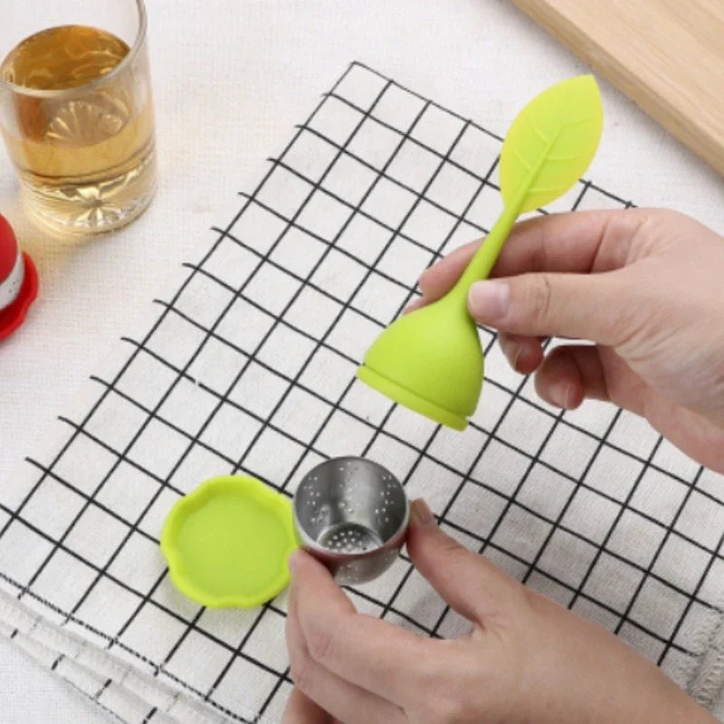Titre : Infuseur à Thé Acier Inoxydable Mailles Fines Filtre Poignée Silicone Feuille Sans BPA Plateau Égouttoir Thé en Vrac - Cuisine Chez Nadine