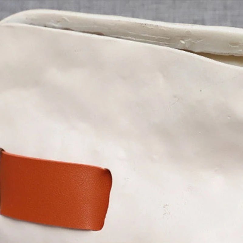 Vase décoratif moderne en résine beige - Pièce maîtresse élégante pour table et bureau - Cuisine Chez Nadine