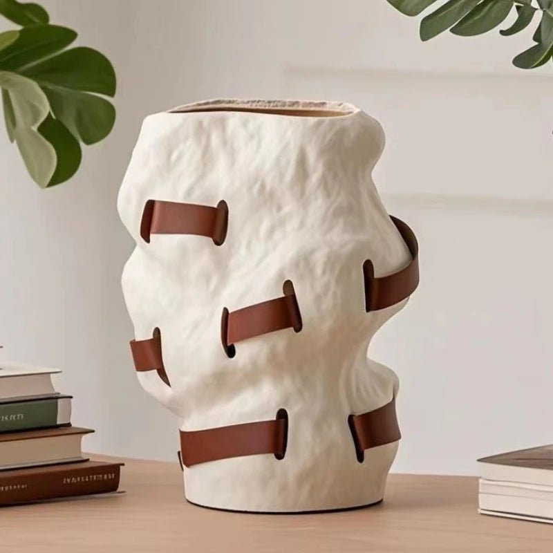Vase décoratif moderne en résine beige - Pièce maîtresse élégante pour table et bureau - Cuisine Chez Nadine